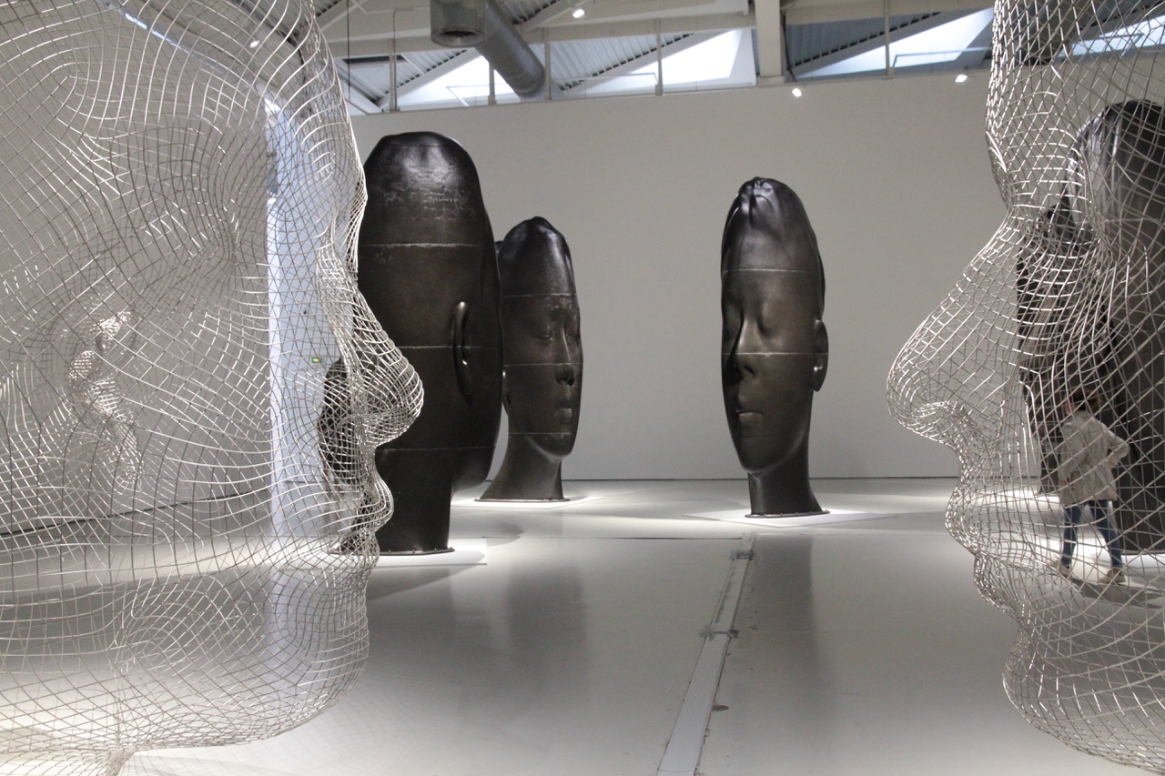Sculpture de Jaume Plensa - "Les visages de la mémoire"