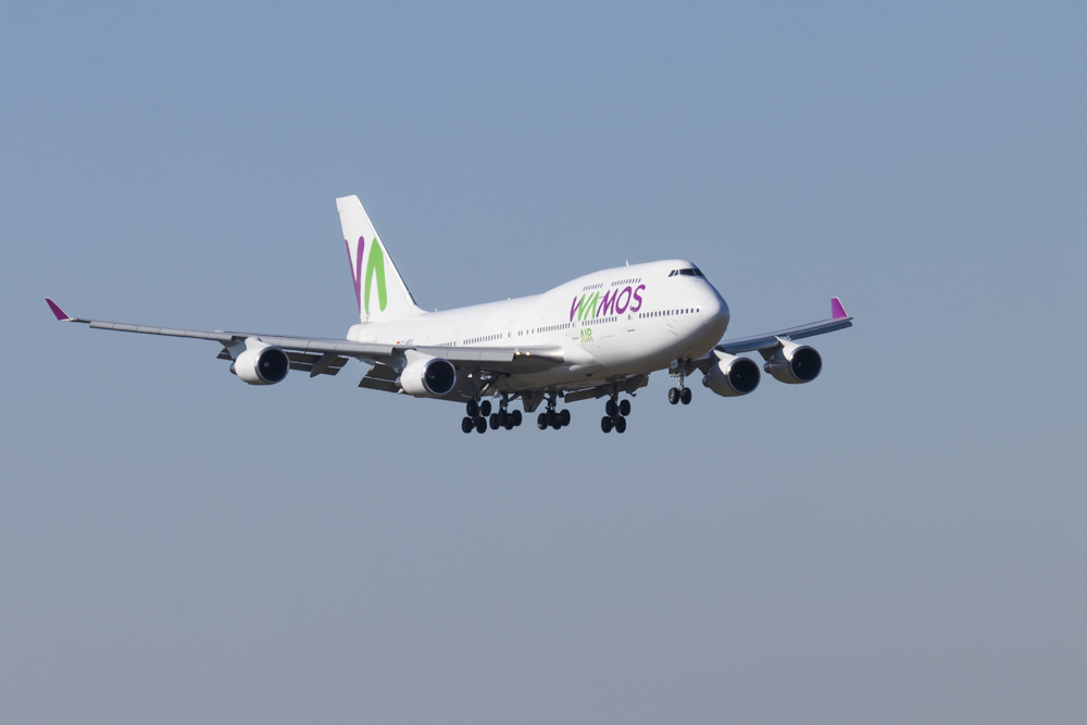 Un Boeing 747 en phase d'atterrissage à l'aéroport d'Orly